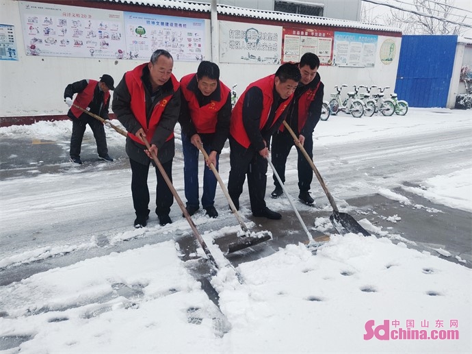 以雪为令 菏泽市经济开发区丹阳街道办事处出动500多人、30多台机械保障居民出行安全